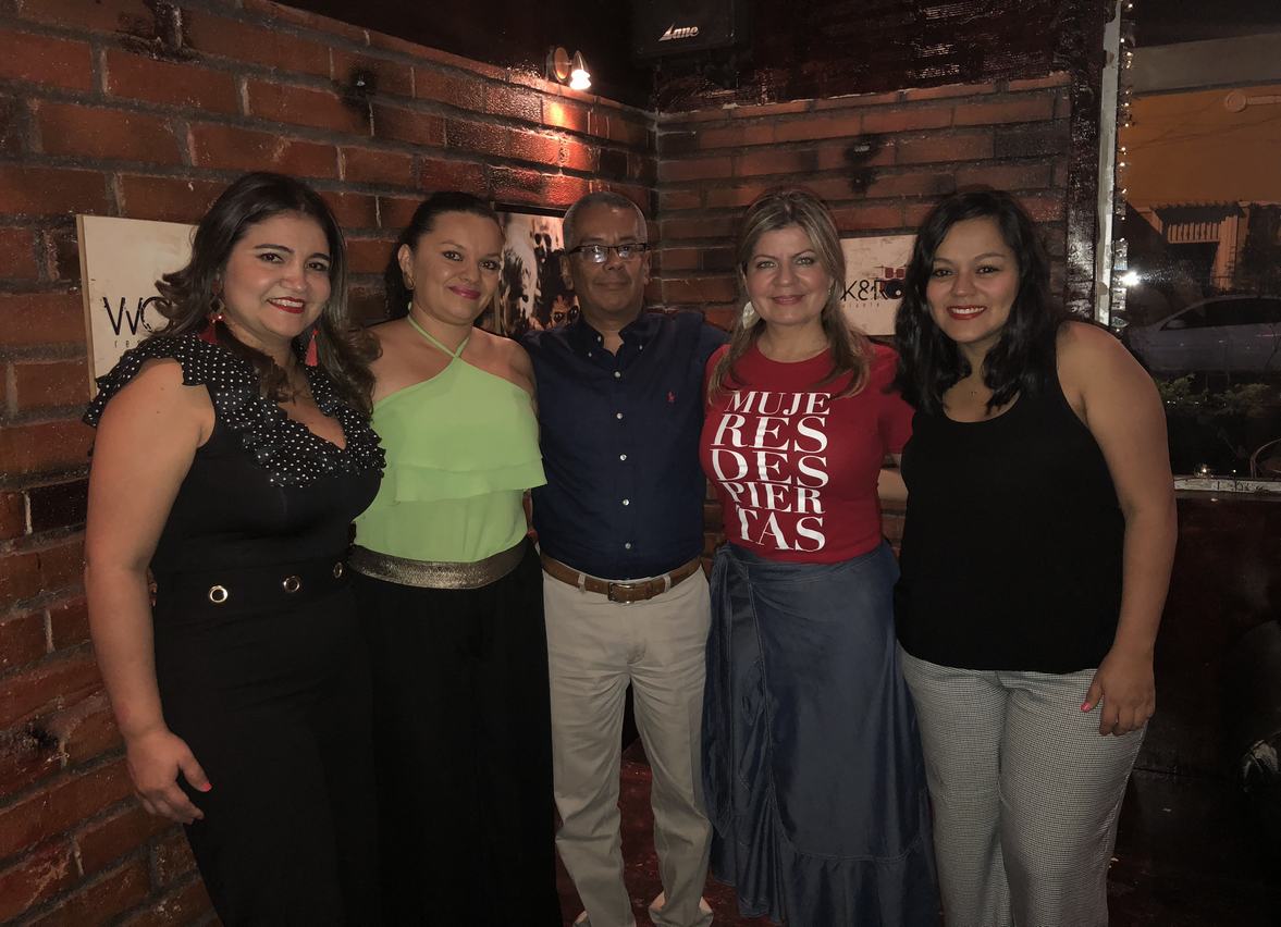 Cielo Ortiz, junto a Heidy Bermeo, Edgar Conta y Angélica Vega.